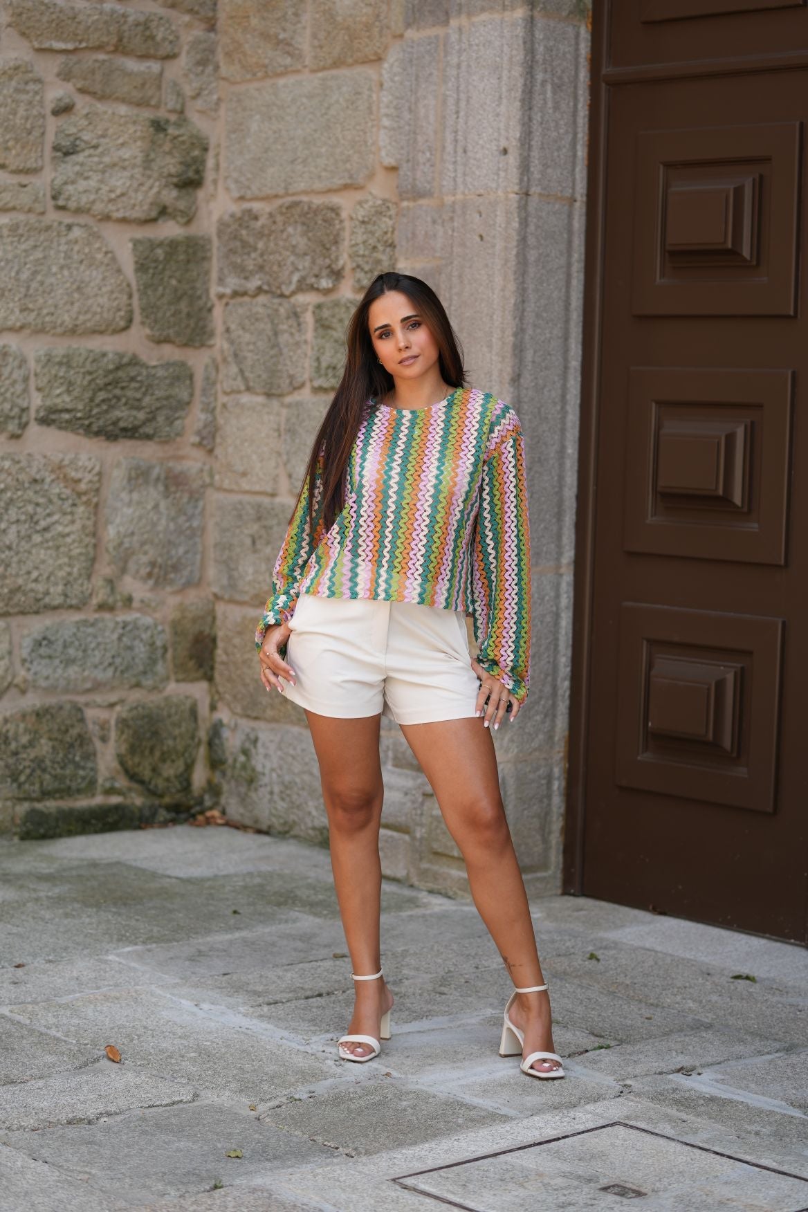Top em renda multicolorida